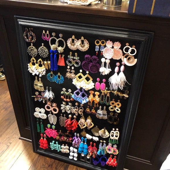 MY GOAL IS TO SELL OUT MY CLOSET BY 2022 - Picture 9 of 11